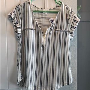 Super silky soft top with zipper. Very classy